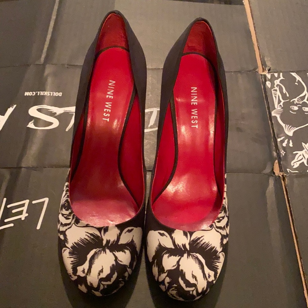 Nine West Floral black, white & Red heels